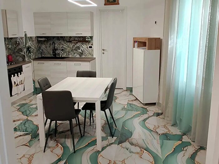 Appartamento quadrilocale in vendita in Castellammare Di Stabia