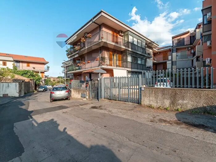 Appartamento quadrilocale in vendita in Via Finocchiari, Aci Catena