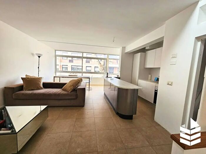 Appartamento trilocale in vendita in Via Gallese, Roma