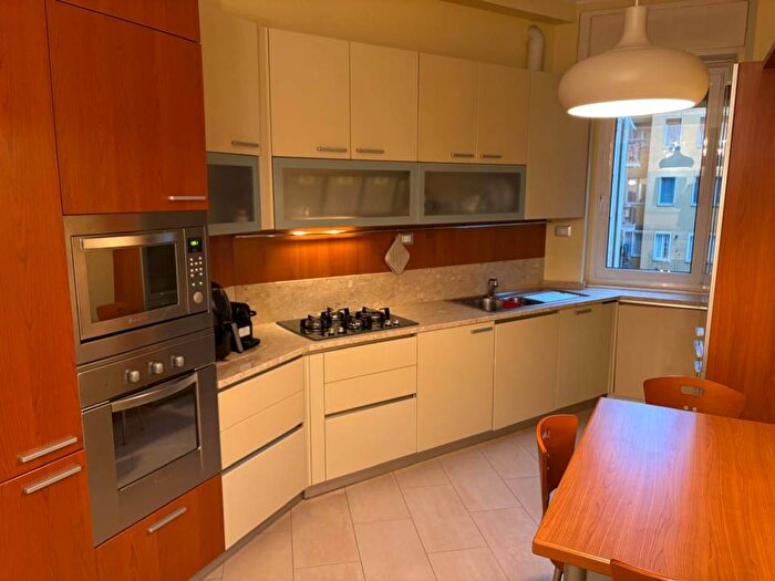 Appartamento trilocale in affitto in Amendola Buonarroti, Milano