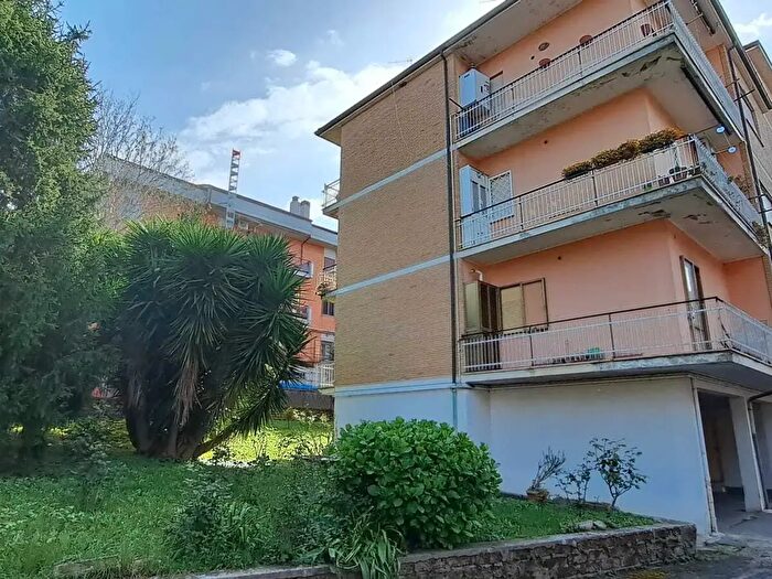 Appartamento quadrilocale in vendita in Viale delle Regioni, Genzano Di Roma