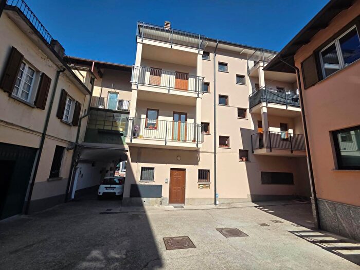 Appartamento con 6 locali in vendita in Via Nazionale, Colico