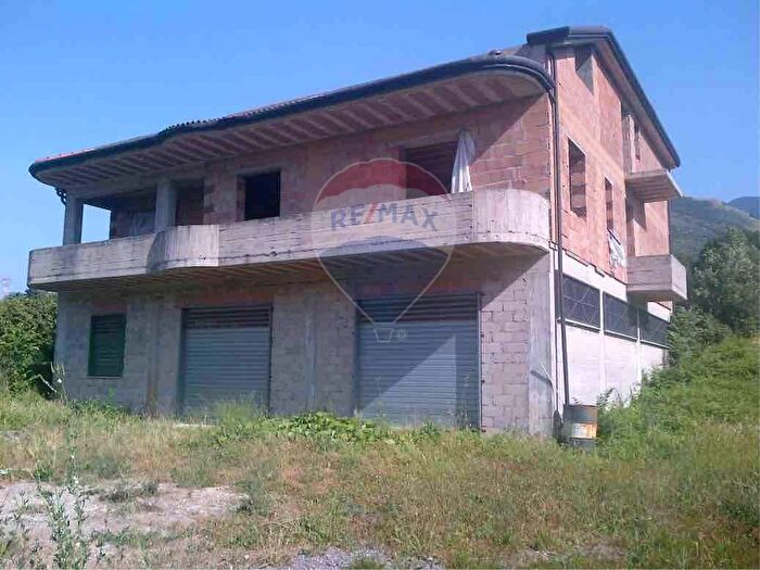 Casa con 16 locali in vendita in Cervinara