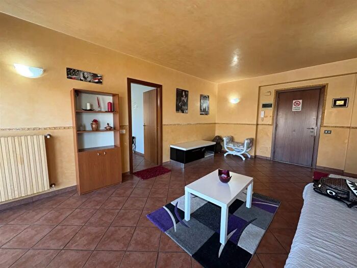 Appartamento trilocale in vendita in Viale Librino, Catania