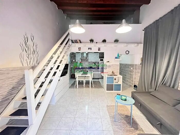 Casa trilocale in affitto in Via Petrarca, Comiso