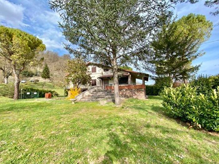 Casa con 6 locali in vendita in Fermignano