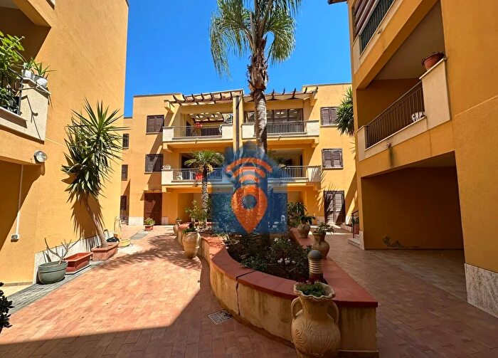 Appartamento con 6 locali in vendita in Via Clizia Castelvetrano, Castelvetrano