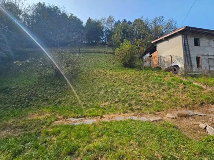 Casa trilocale in vendita in Via Fucchio, Capizzone