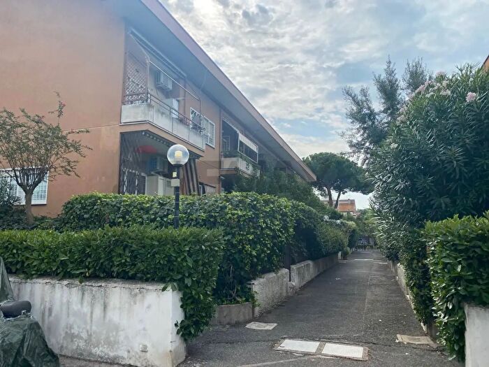 Appartamento bilocale in vendita in Via Tespi, Roma