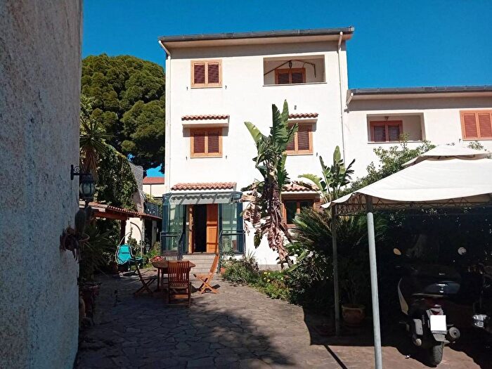 Casa con 6 locali in affitto in Salita del Convento, Poggio Ridente, Palermo