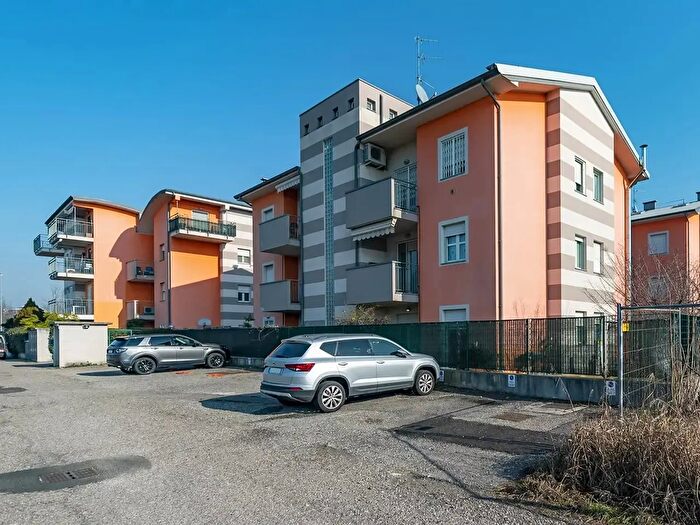 Appartamento bilocale in affitto in Via Rubicone, Lainate