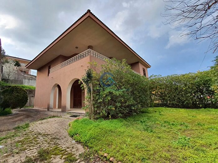 Casa con 10 locali in vendita in Corso Telesio, Settingiano