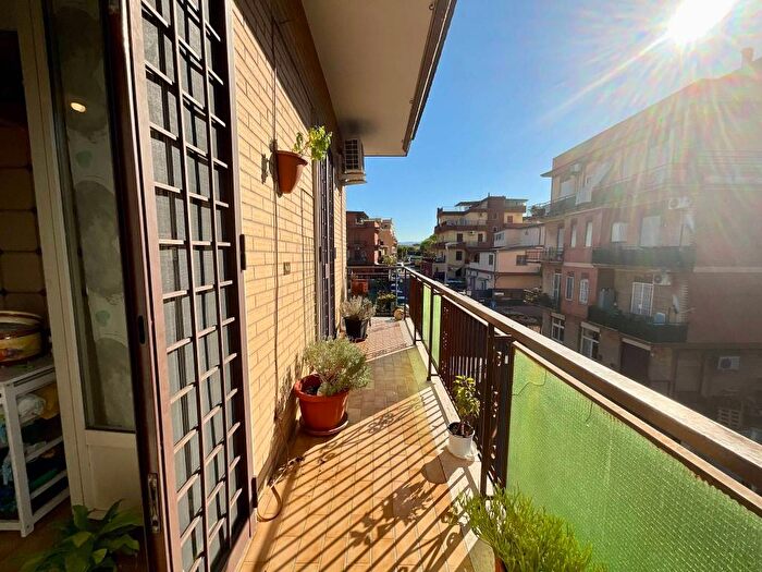 Appartamento trilocale in affitto in Via Maglie, Torre Angela, Roma