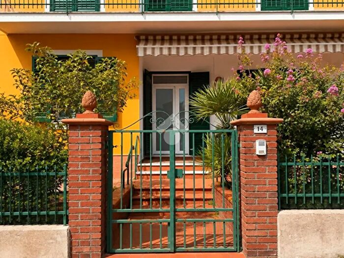 Appartamento quadrilocale in vendita in Piazza Giacomo Mateotti, Santo Stefano Di Magra