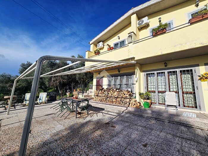 Casa con 8 locali in vendita in Strada di Valle Lucola, Filacciano