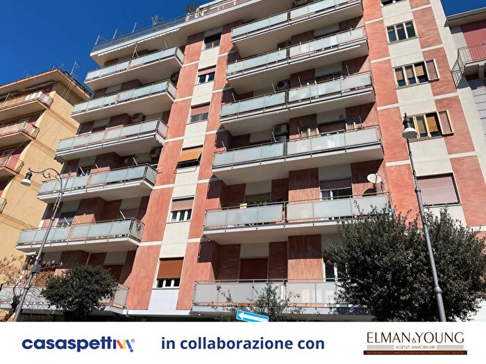 Appartamento quadrilocale in vendita in Via Torrione, Salerno