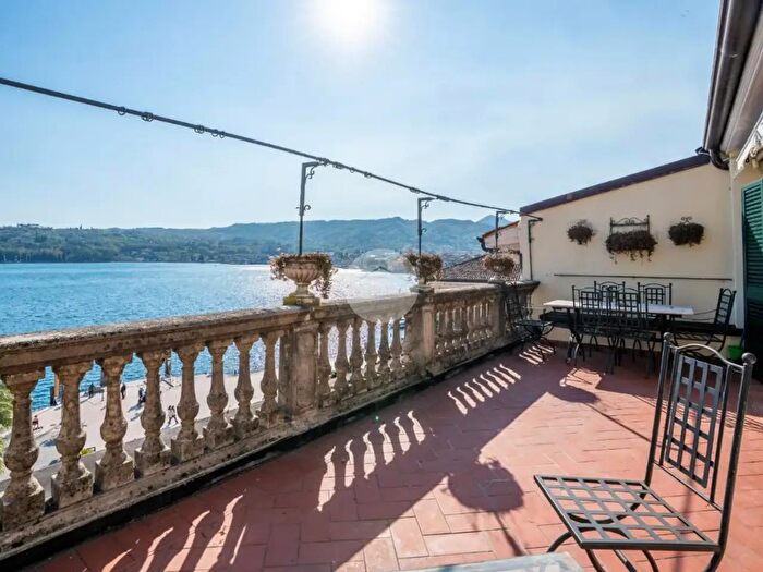 Appartamento trilocale in affitto in Vicolo SantAntonio, Salo