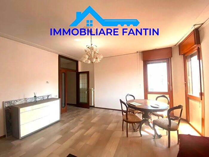Appartamento quadrilocale in affitto in Viale Luzzati, Treviso
