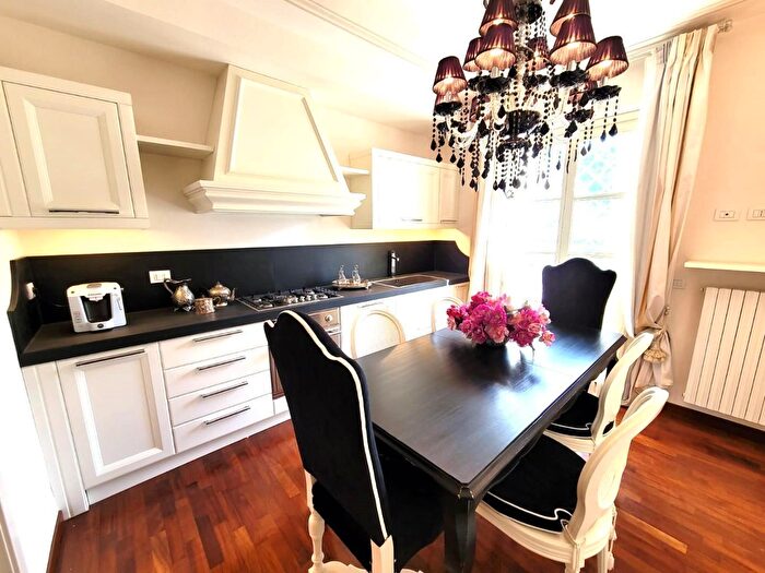 Appartamento quadrilocale in vendita in Llaggio a, Massa