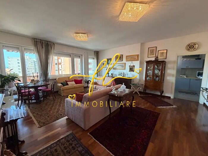 Appartamento con 7 locali in vendita in Livorno