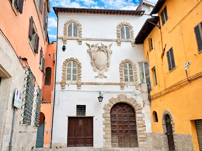 Appartamento bilocale in vendita in Piazza del Mercato, Spoleto