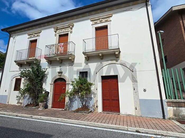 Casa con 9 locali in vendita in Ateleta