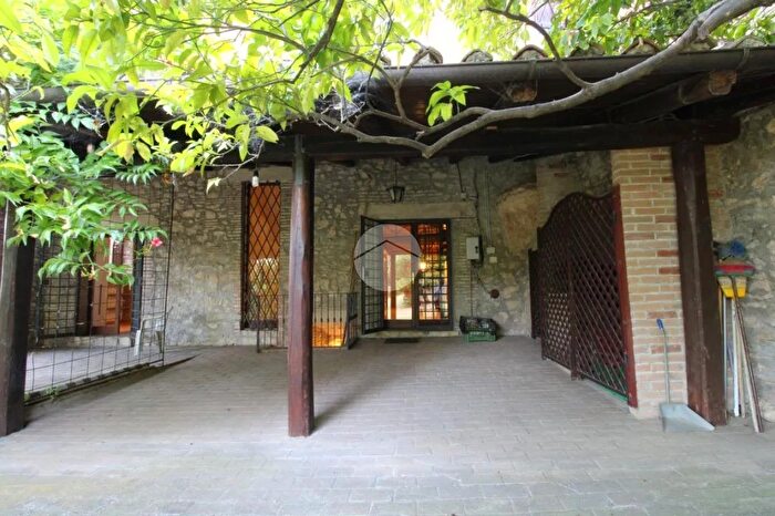 Casa con 5 locali in vendita in Strada dei Ciliegi, Fara In Sabina