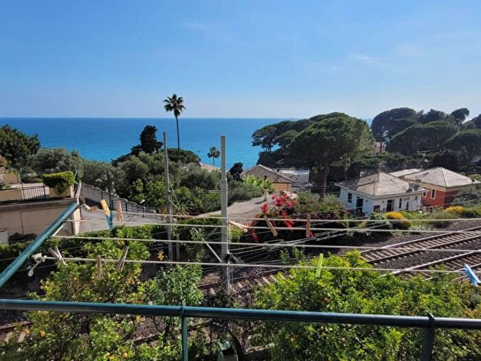 Appartamento quadrilocale in affitto in Via Privata Chiappa, Centro, Pieve Ligure