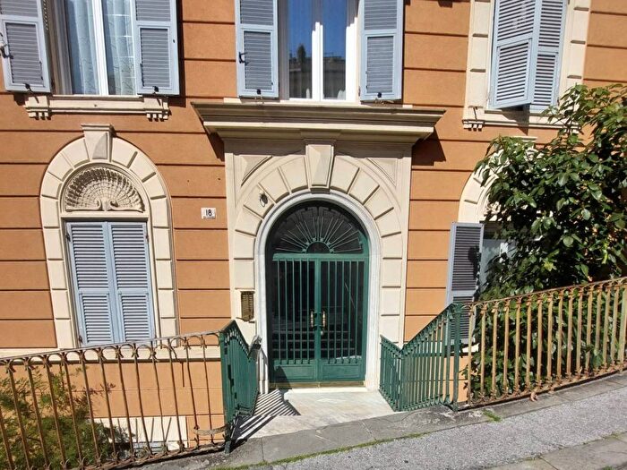 Appartamento trilocale in affitto in Via Aldo Acquarone, Castelletto, Genova