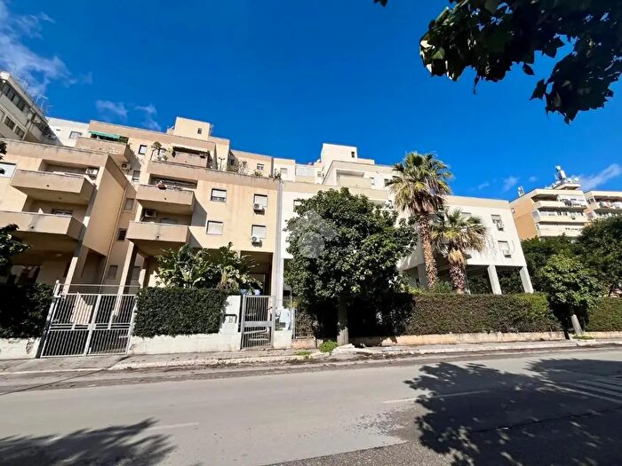 Appartamento con 5 locali in vendita in Via Giuseppe Bennici, Palermo