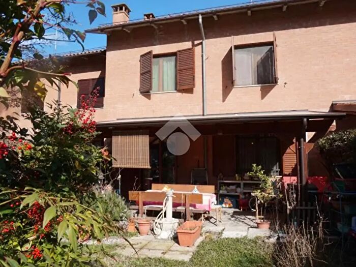 Casa quadrilocale in vendita in Str Cavezzo, Modena