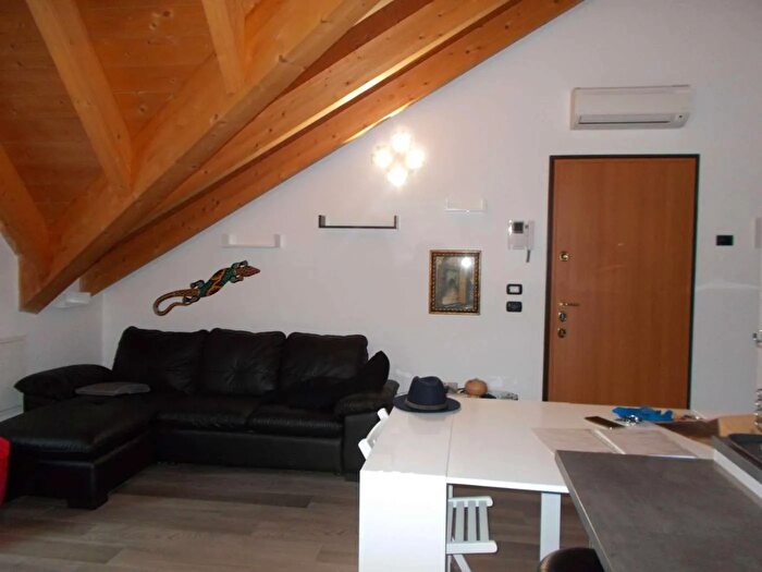 Appartamento trilocale in vendita in Via De Andrè Cavenago di Brianza, Cavenago Di Brianza