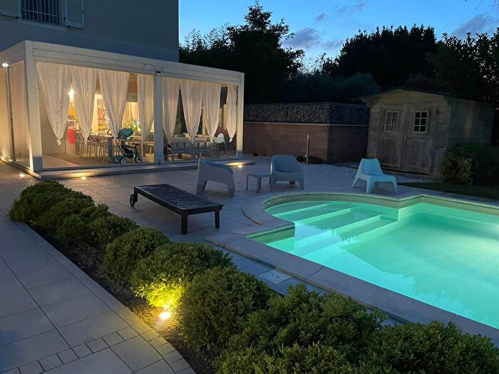 Casa con 7 locali in vendita in Cascina