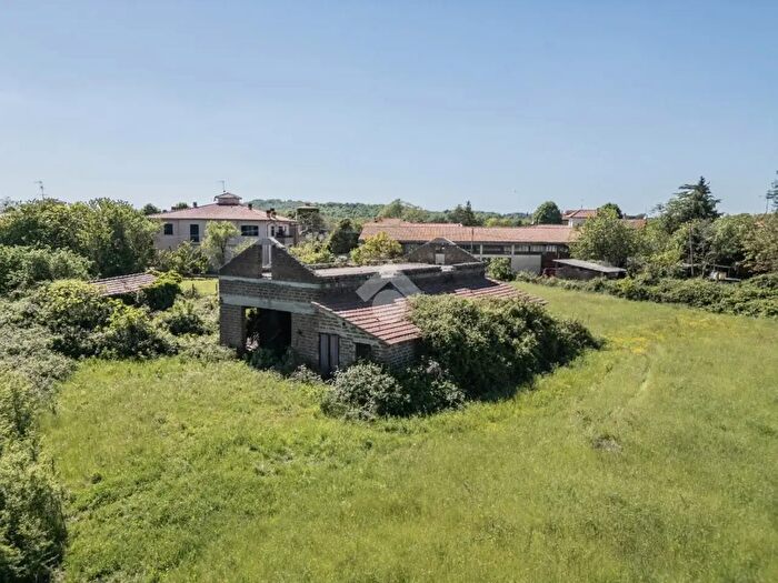 Casa con 5 locali in vendita in Località Montarone, Capranica