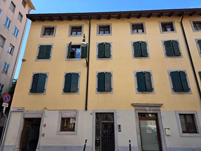Appartamento trilocale in affitto in Via Caiselli, Centro Storico, Udine