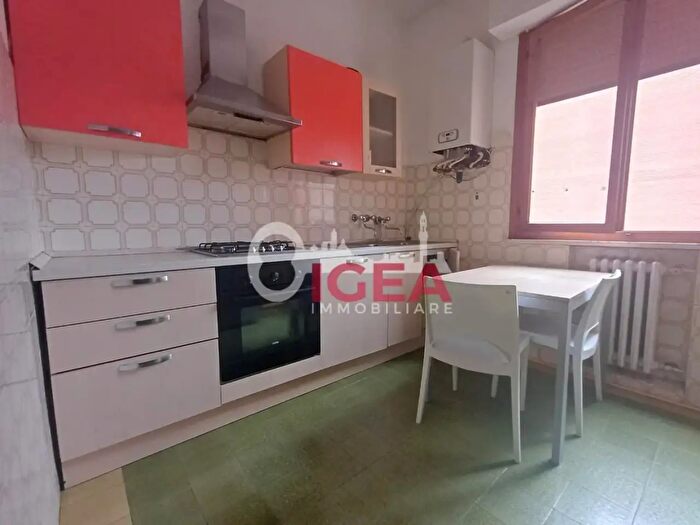 Appartamento trilocale in vendita in Ia Simone Martini, Siena