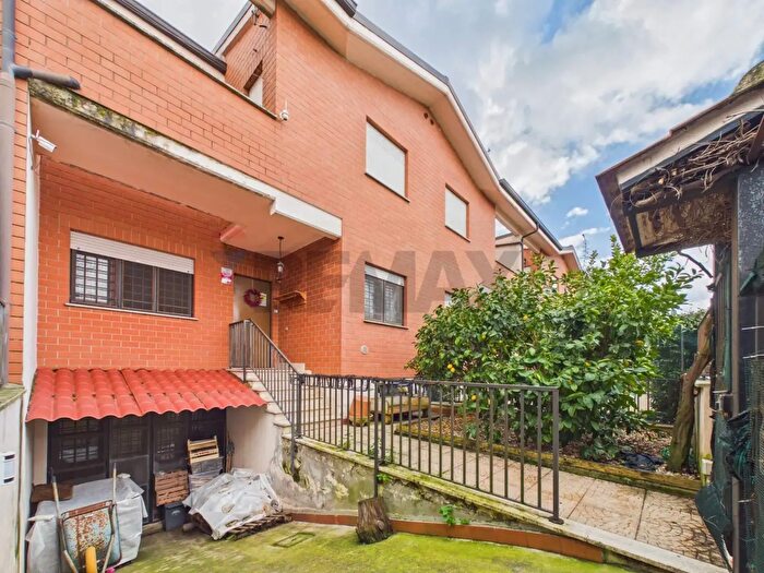 Casa con 5 locali in vendita in Via Giuseppe Gracceva, Roma