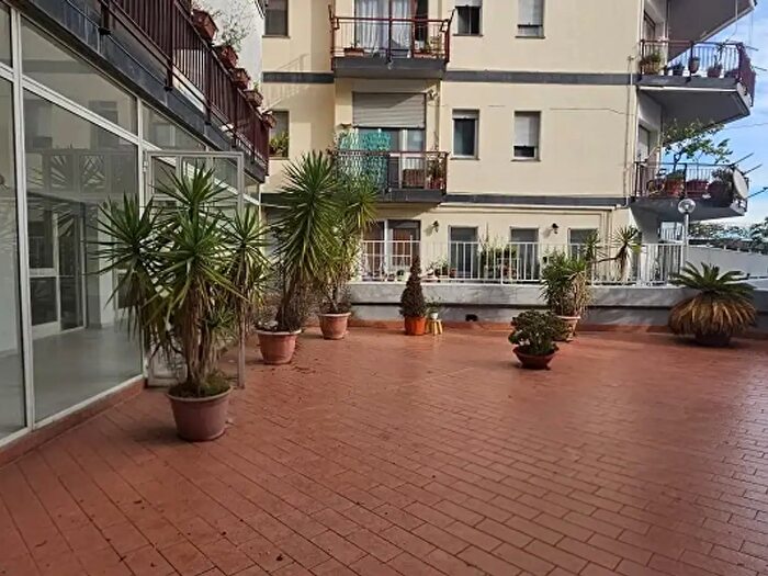 Appartamento quadrilocale in vendita in Via Pacuvio, Napoli