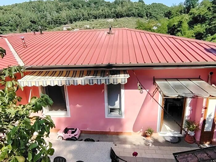 Casa con 5 locali in vendita in Carrara