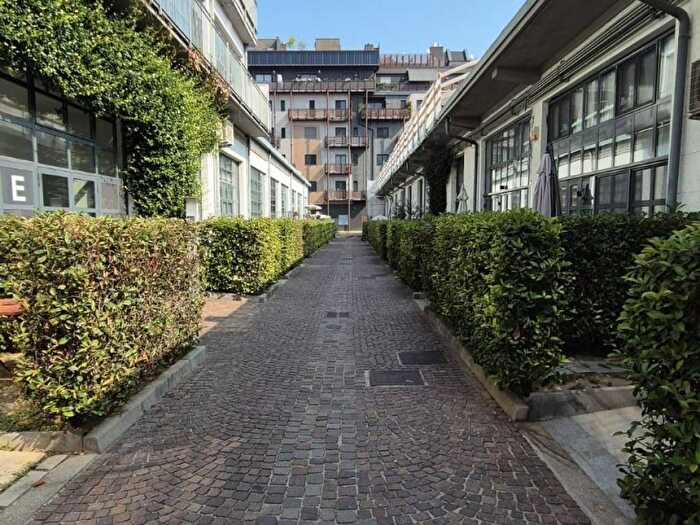 Appartamento trilocale in affitto in Via Simone Schiaffino, Bovisa, Milano