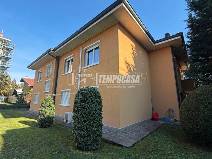 Casa con 8 locali in vendita in Via Ceppo, Merate