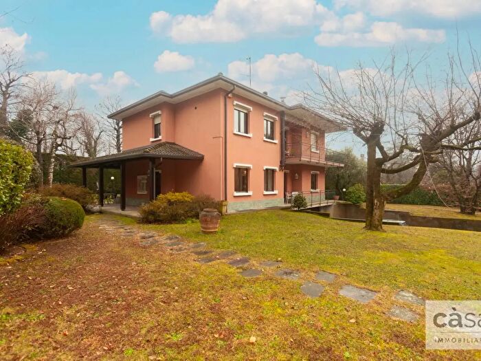 Casa con 10 locali in vendita in Via della Toppia, Clivio