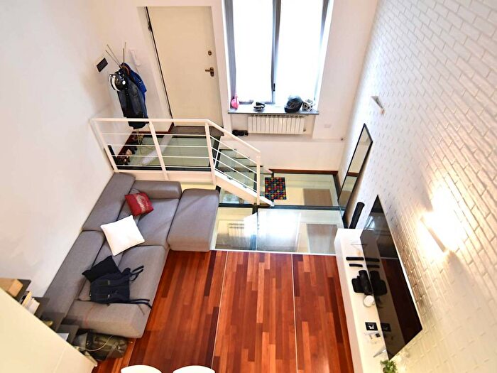 Appartamento trilocale in affitto in Via Gaetano de Castillia, Isola, Milano