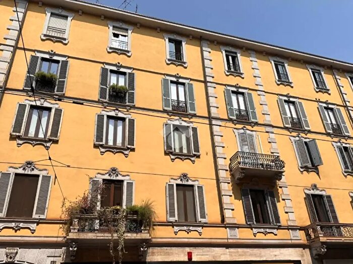 Appartamento trilocale in vendita in Via Lazzaretto, Milano