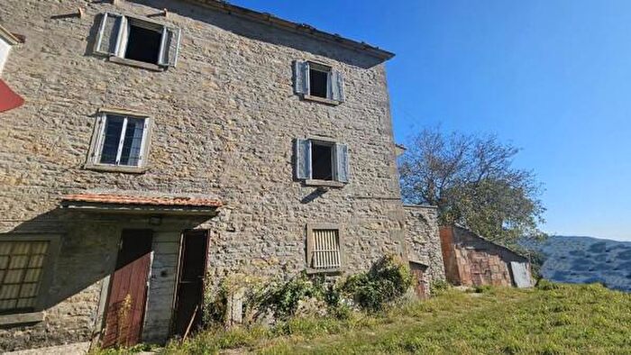 Casa con 6 locali in vendita in Sestino