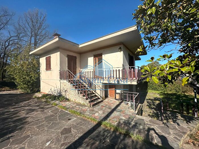 Casa con 8 locali in vendita in Castelnuovo Magra