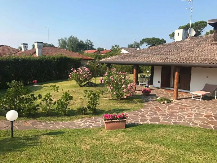 Casa con 5 locali in vendita in Rosolina