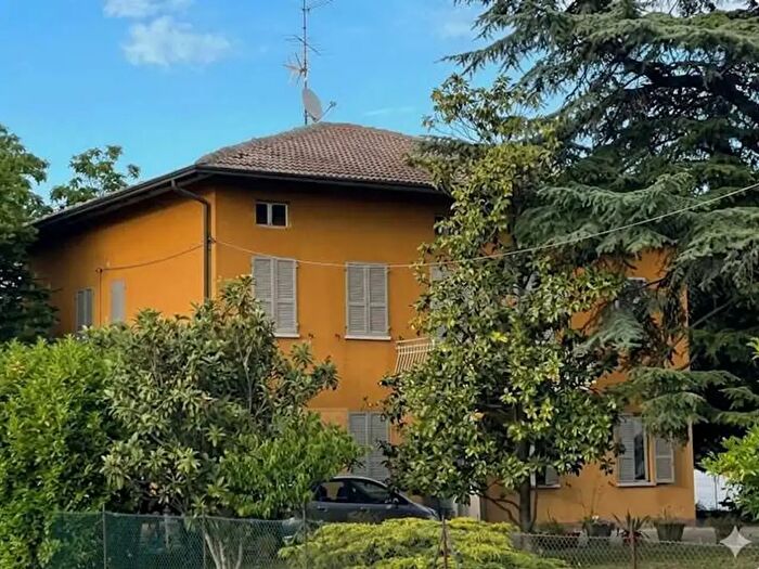 Casa con 5 locali in vendita in Castelnovo Di Sotto