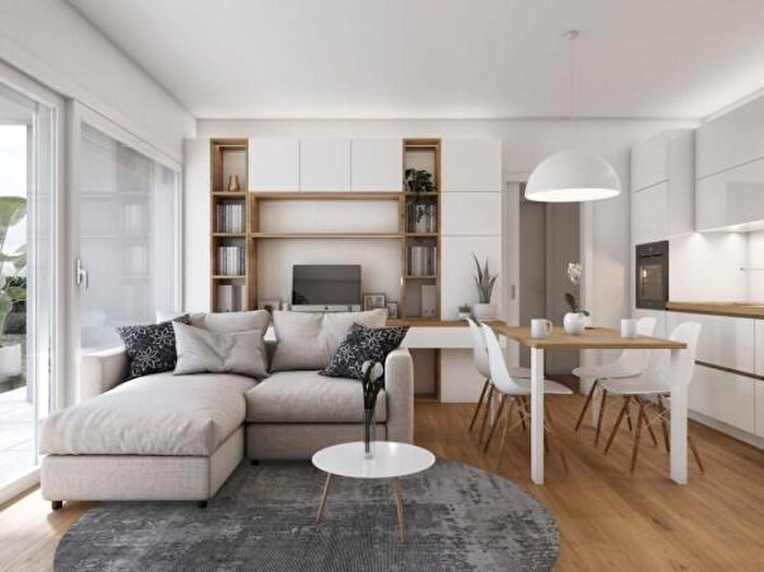 Appartamento trilocale in vendita in Via Ugo Foscolo, Uggiate con Ronago