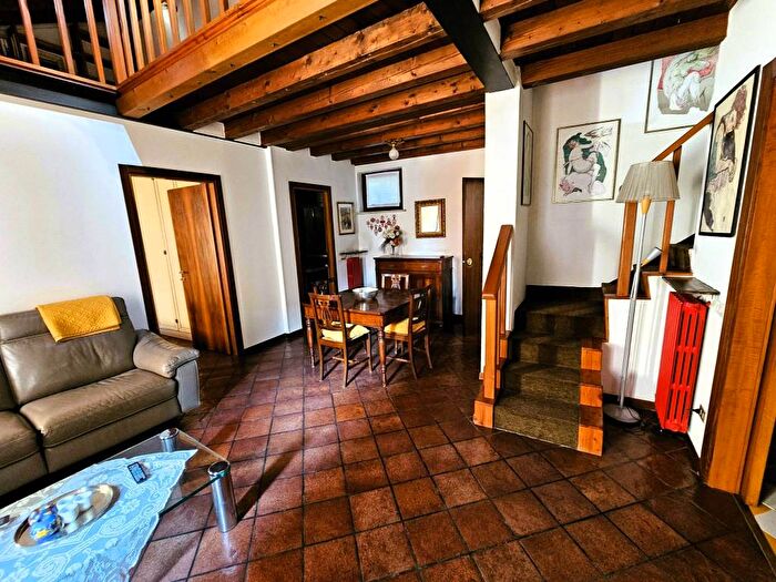 Appartamento quadrilocale in affitto in Vicolo San Fermo Cortalta, Centro Storico, Verona